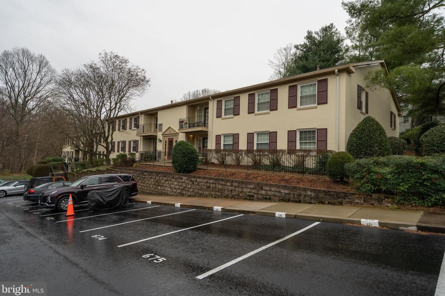 5811 Cambridge Dr #674, Springfield, VA 22152