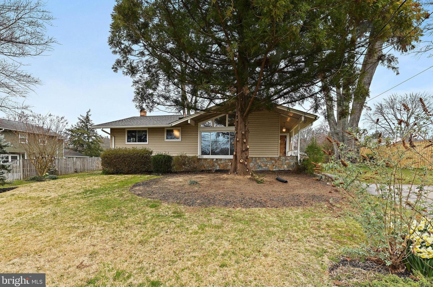 8340 Carnegie Dr, Vienna, VA 22180