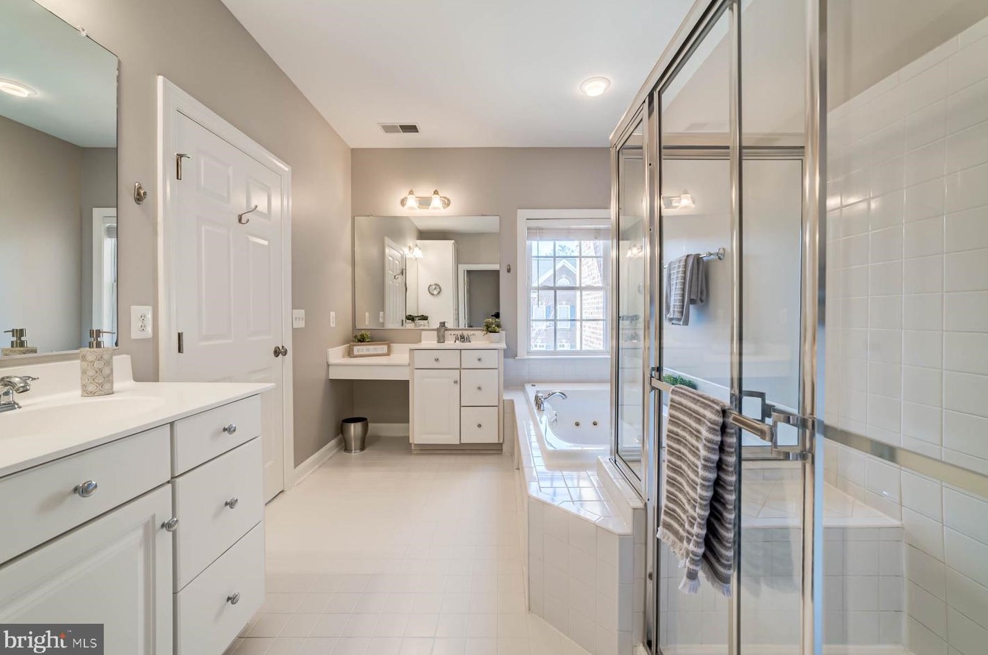 9235 Point Replete Dr, Fort Belvoir VA  22060-7450 exterior