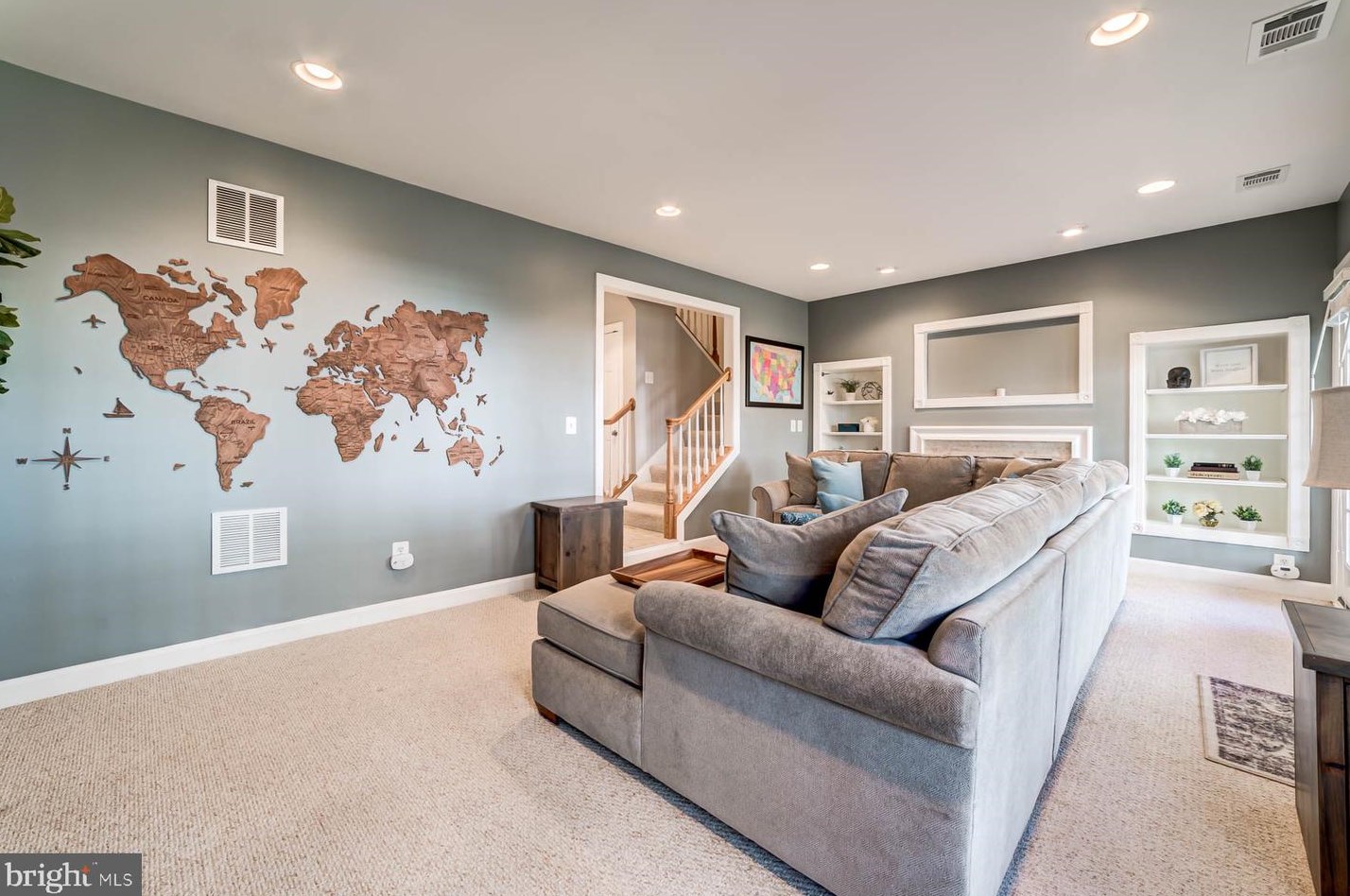 9235 Point Replete Dr, Fort Belvoir VA  22060-7450 exterior