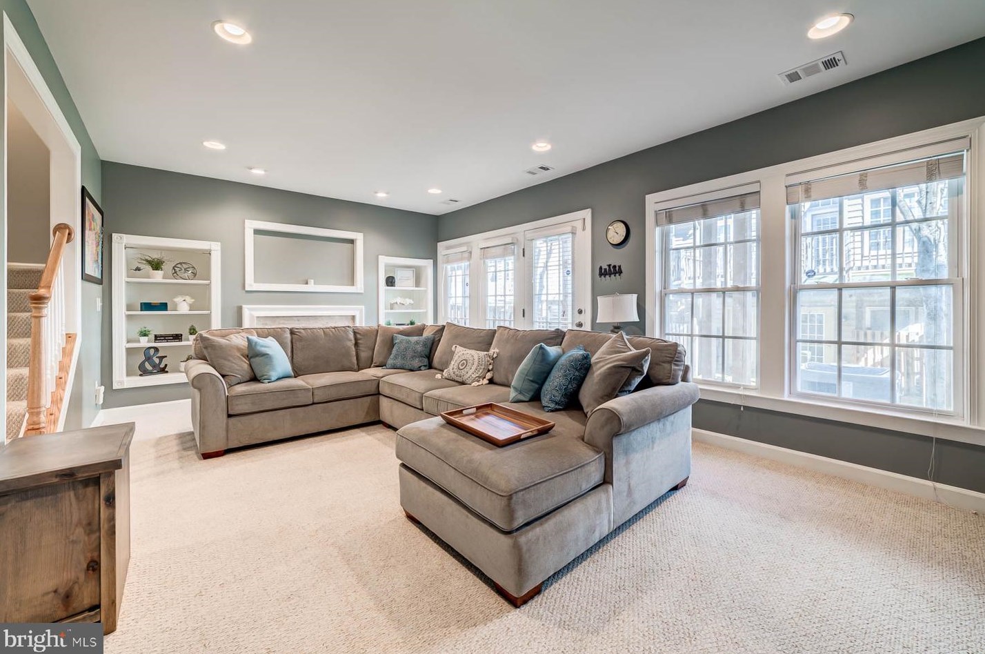 9235 Point Replete Dr, Fort Belvoir VA  22060-7450 exterior