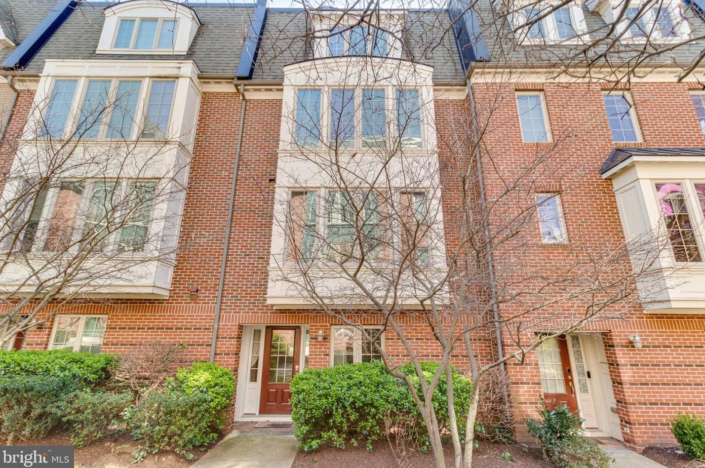 3124 Blue Barn Way, Fairfax, VA 22031
