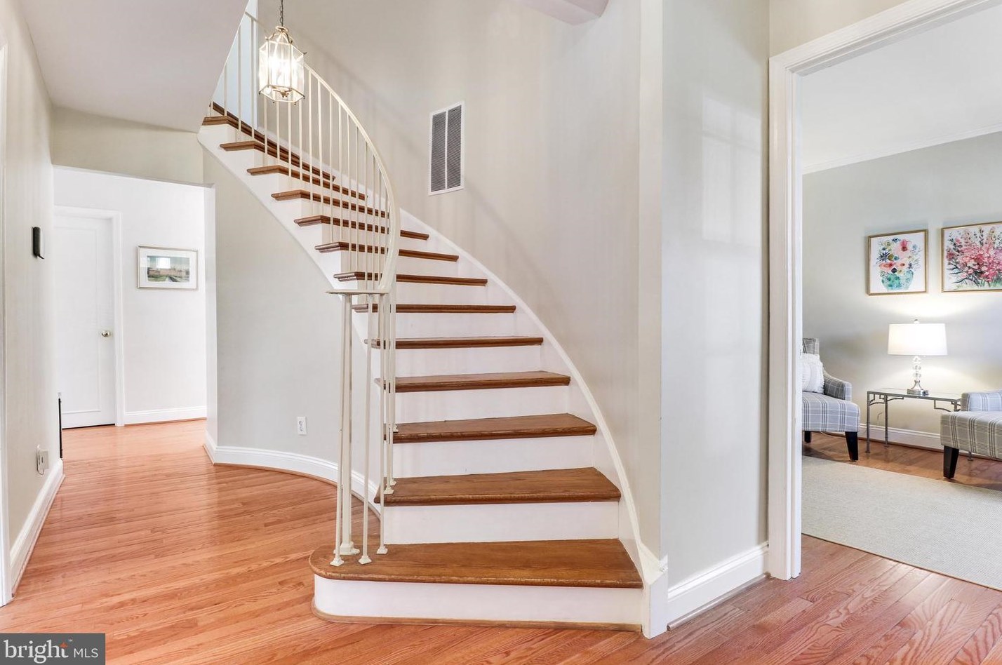 5940 Queenston St, Springfield, VA 22152