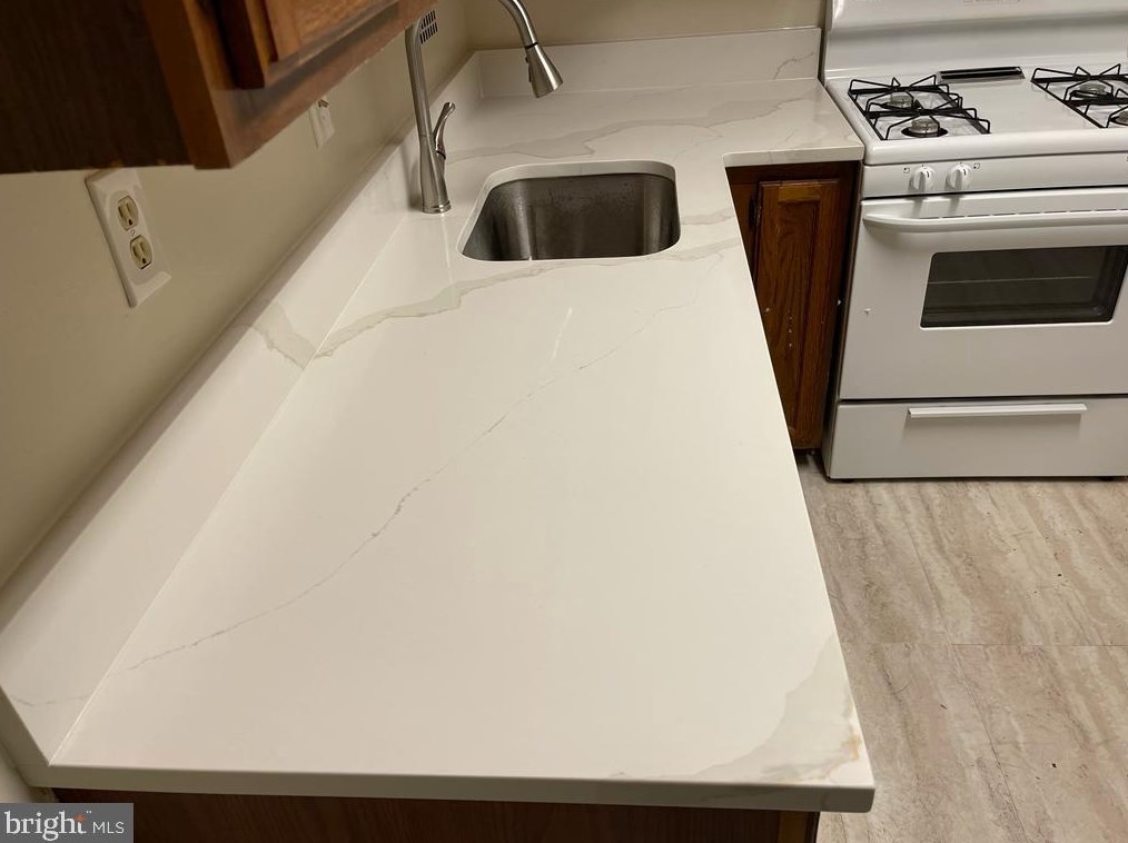 6141 Leesburg Pike Apt 302, Falls Church, VA 22041