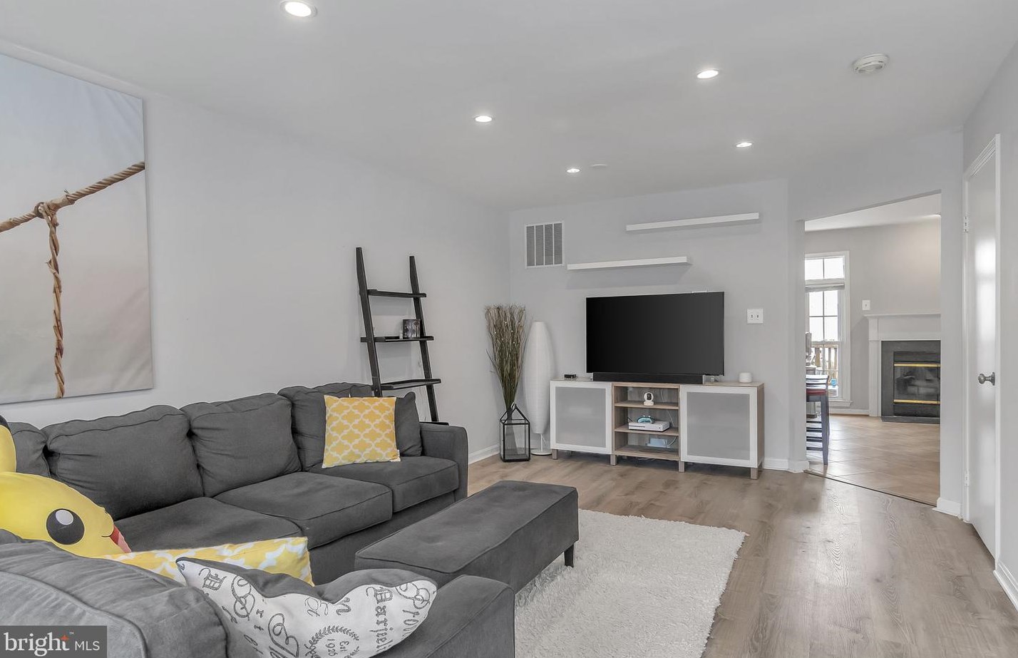 14122 Rocky Valley Dr, Centreville, VA 20121-5011