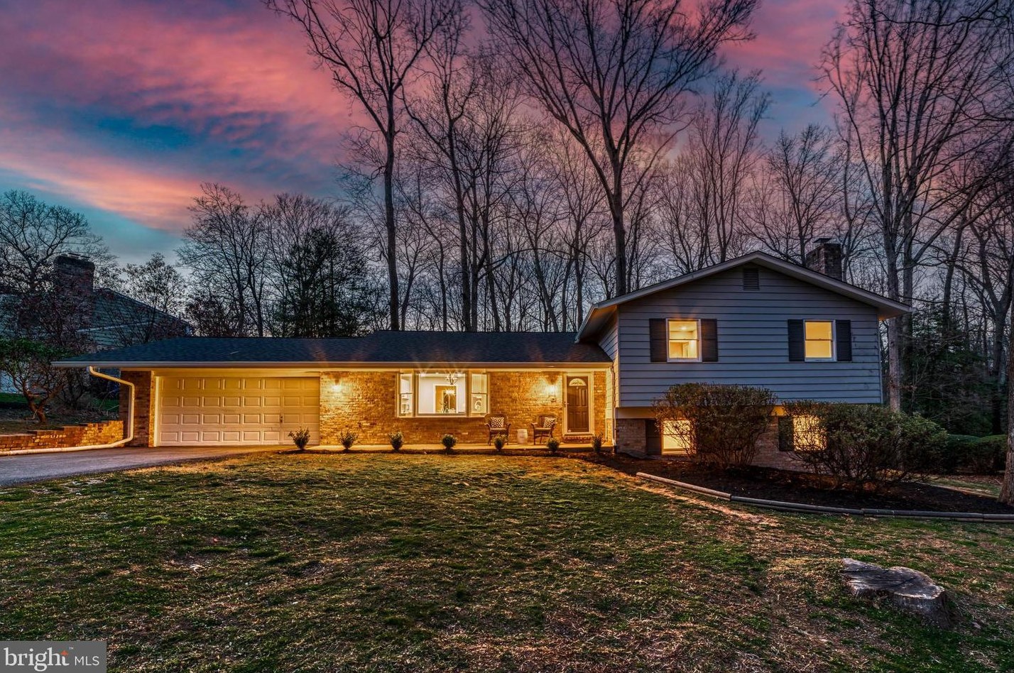 2520 Trophy Ln, Herndon, VA 20191
