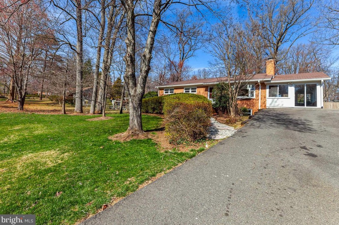11722 Larry Rd, Fairfax, VA 22030-5712