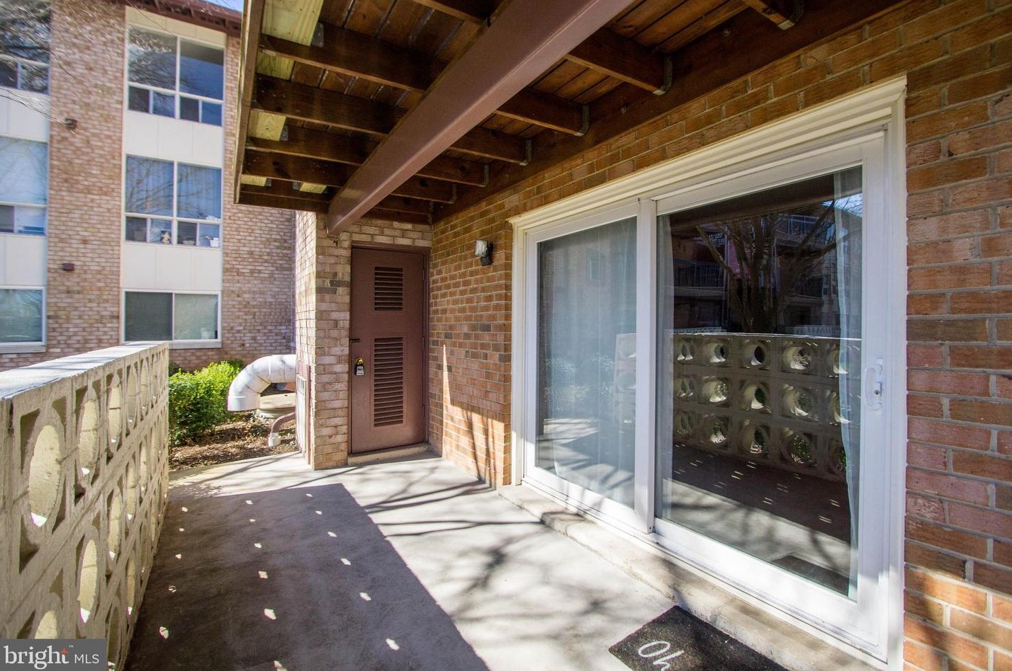 216 Locust St, Vienna, VA 22180-4649
