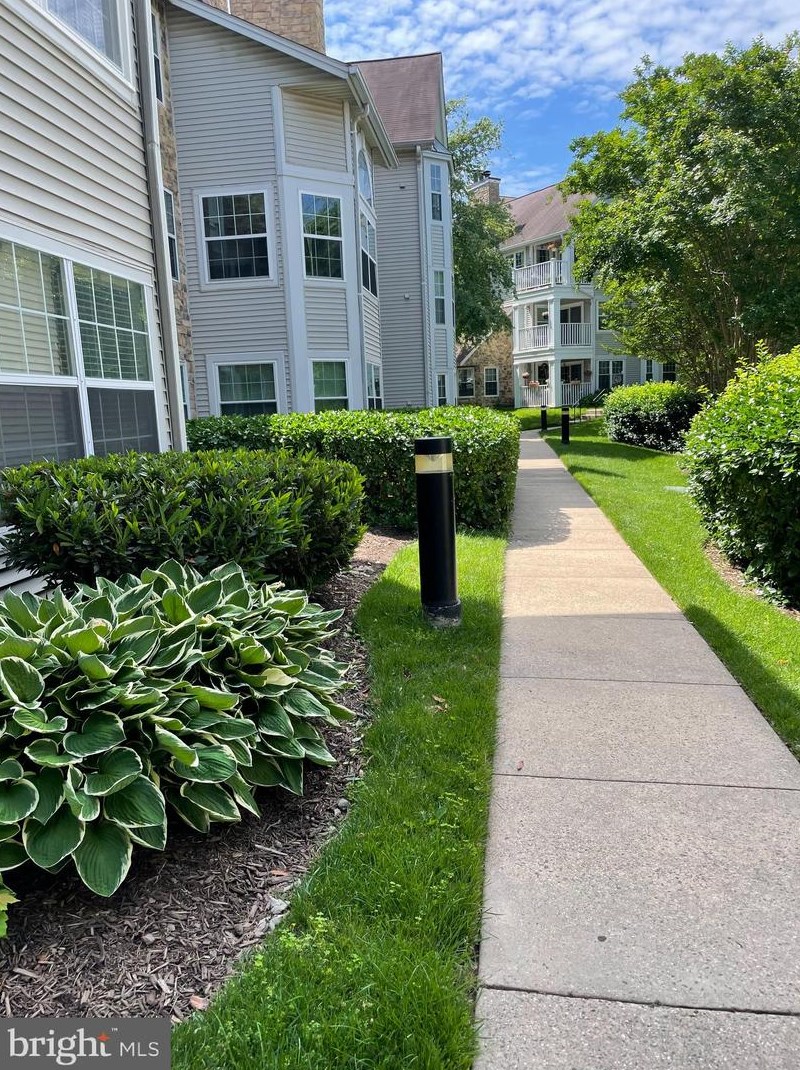 5608 Willoughby Newton Dr Apt 14, Centreville, VA 20120