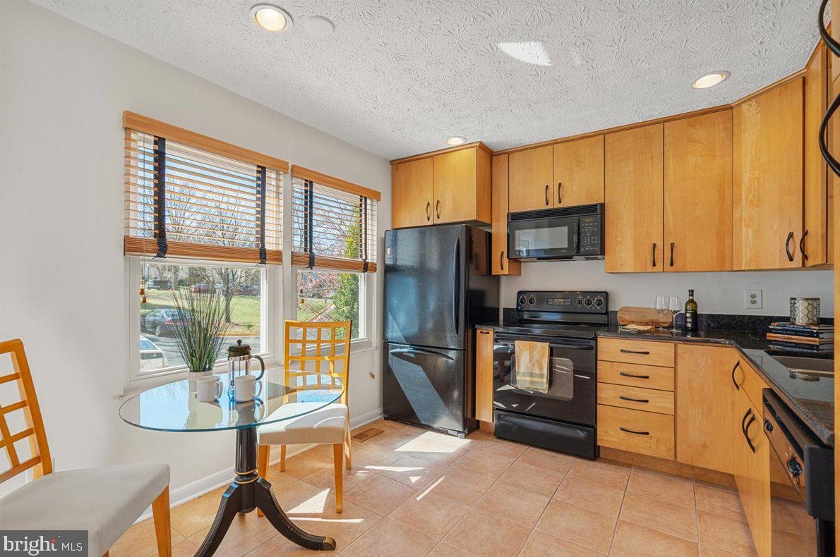 3751 Mazewood Ln, Fairfax, VA 22033-1341