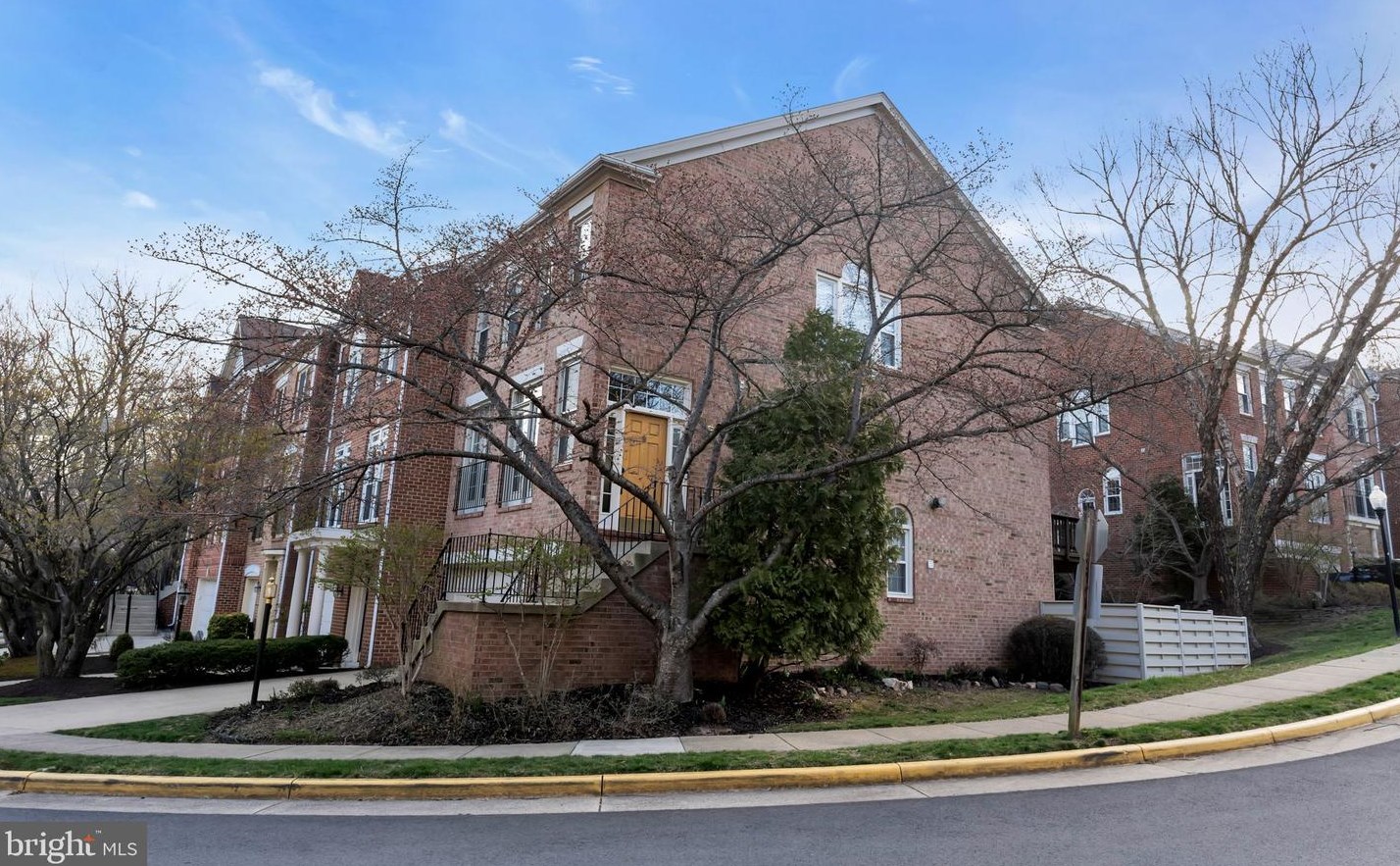 1323 Sundial Dr, Herndon, VA 20194