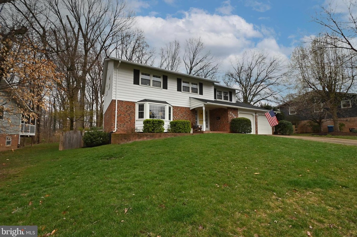 7724 Carrleigh Pkwy, Springfield, VA 22152