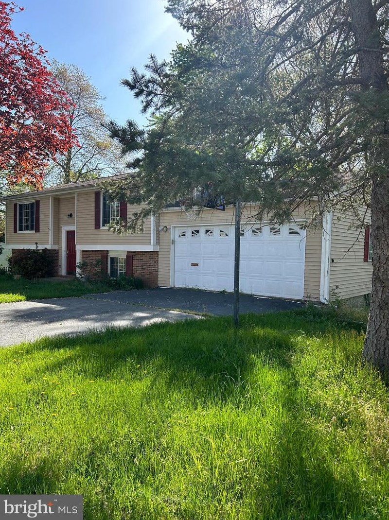 12835 Pinecrest Rd, Herndon, VA 20171