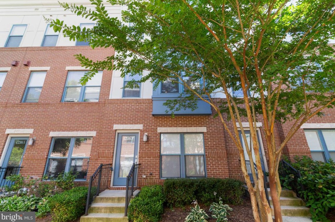 12167 Waveland St #301, Fairfax, VA 22033
