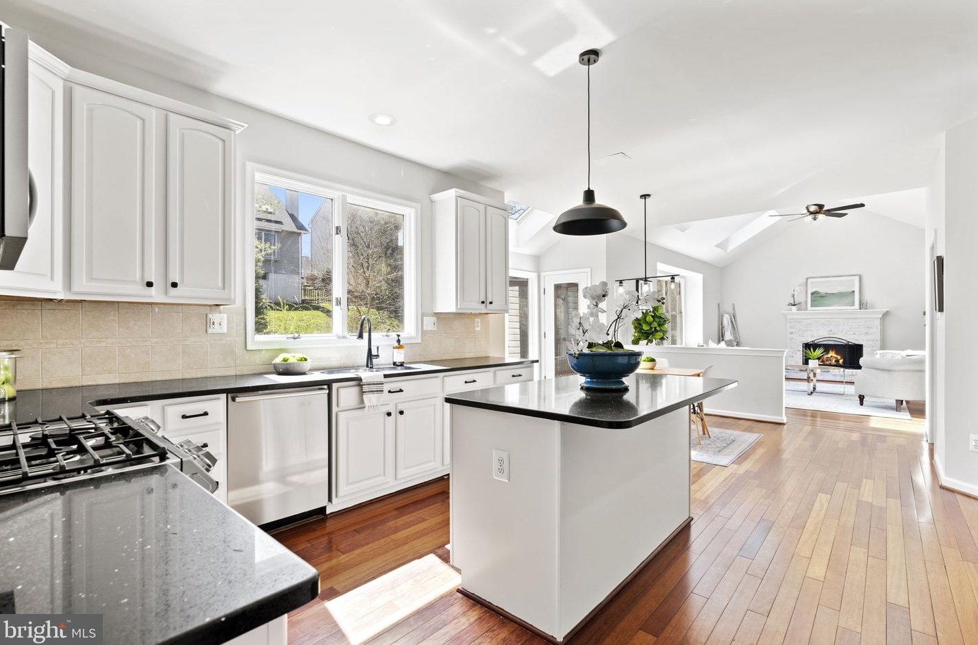 1507 Thurber St, Herndon, VA 20170