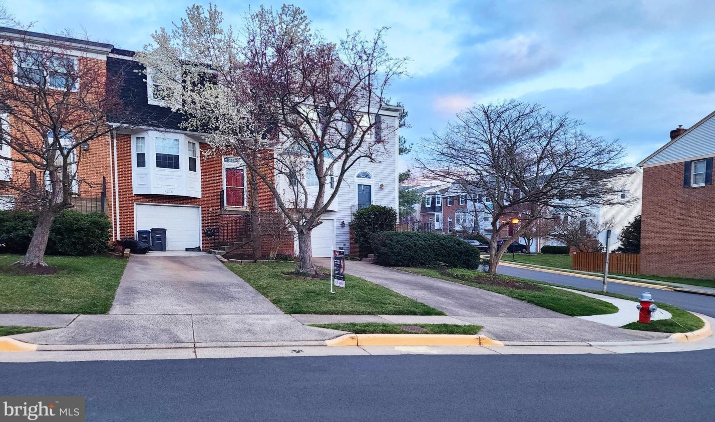 4278 Sleepy Lake Dr, Fairfax, VA 22033