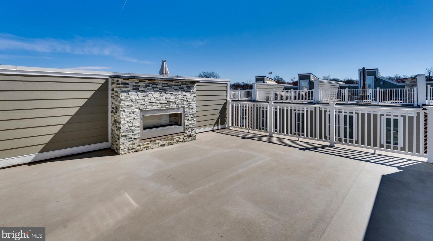 157 Center St, Vienna, VA 22180-5718