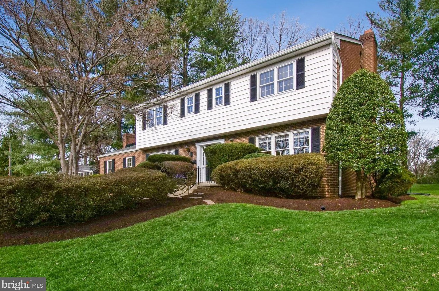 3825 Bosworth Ct, Fairfax, VA 22031-3807