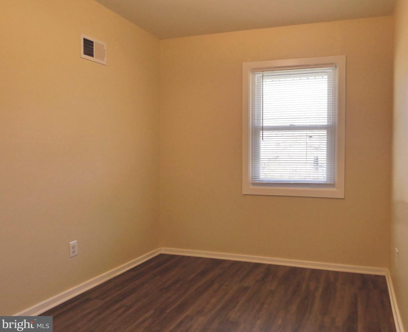 7236 Pimmit Ct, Falls Church, VA 22043