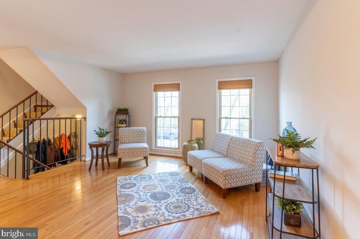 10417 Emerald Rock Dr, Vienna, VA 22124-2707