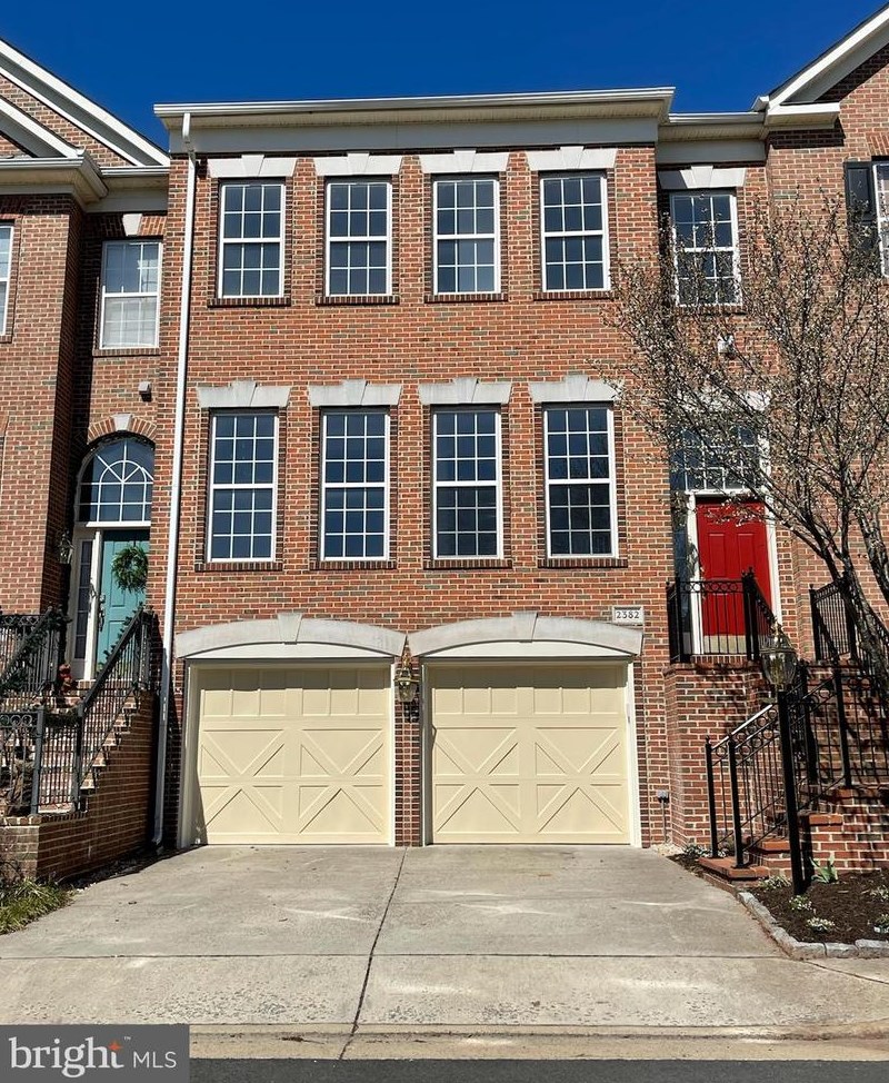 2382 Green Grass Ct, Herndon, VA 20171