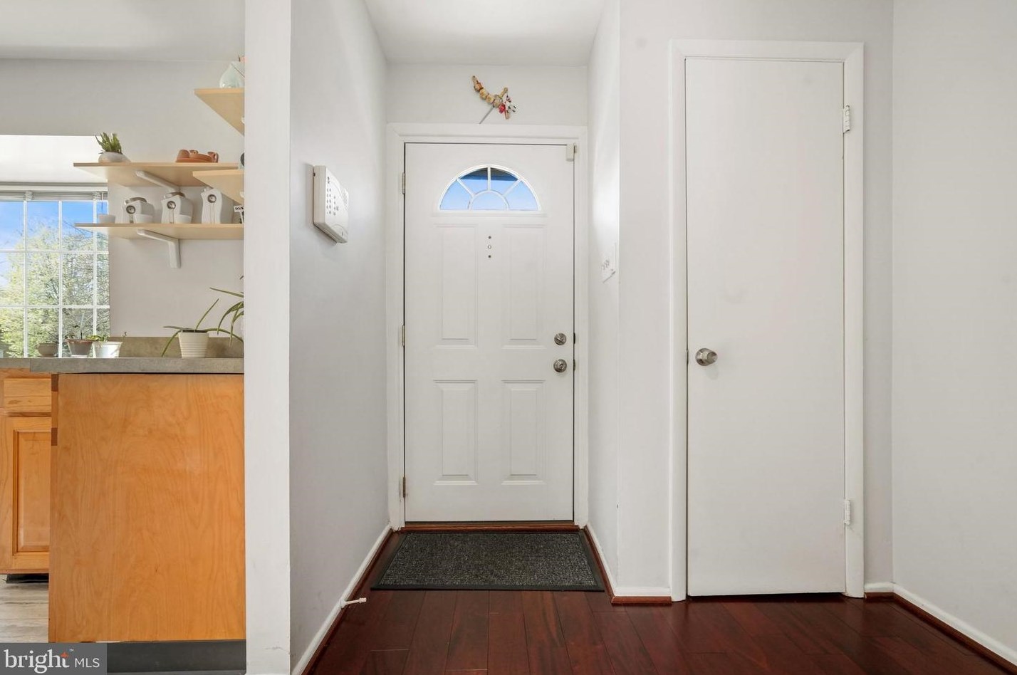 7035 Leewood Forest Dr, Springfield, VA 22151