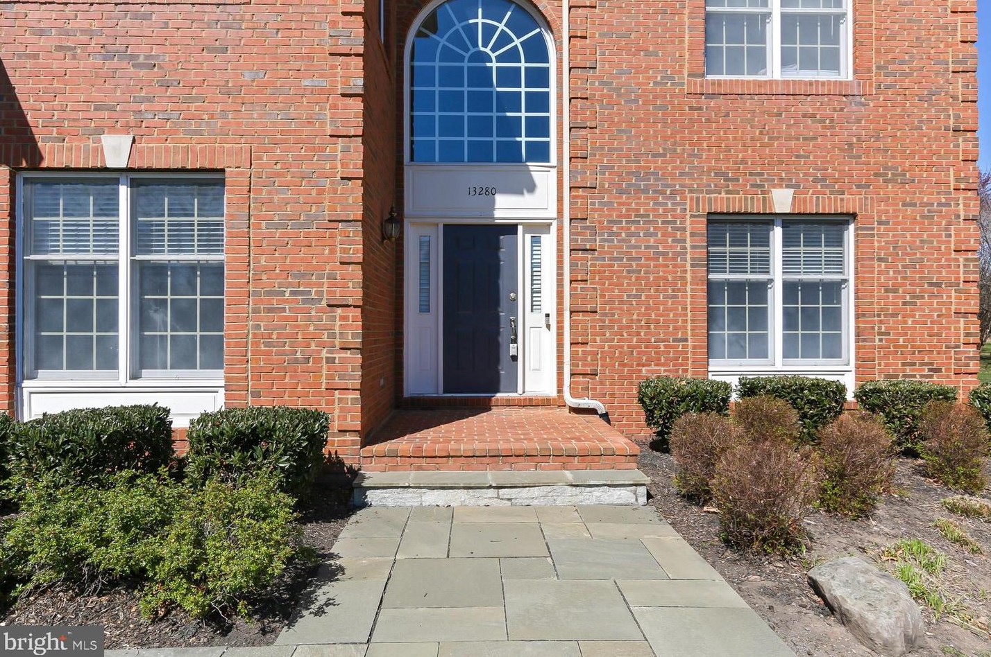 13280 Holly Meadow Ln, Herndon, VA 20171
