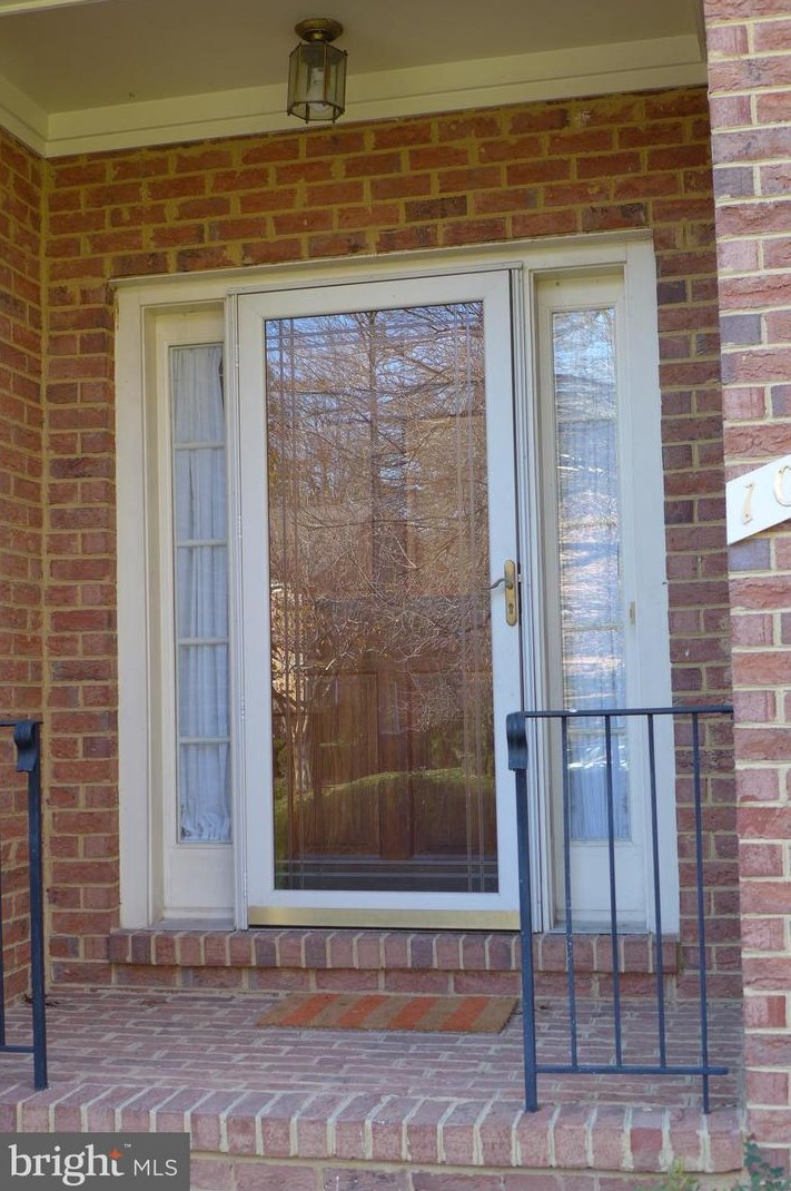 10008 Manor Pl, Fairfax, VA 22032