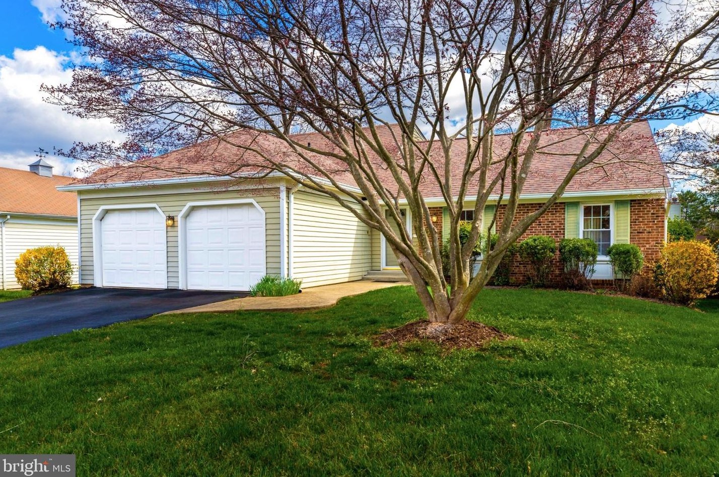 5252 Queens Wood Dr, Springfield, VA 22015