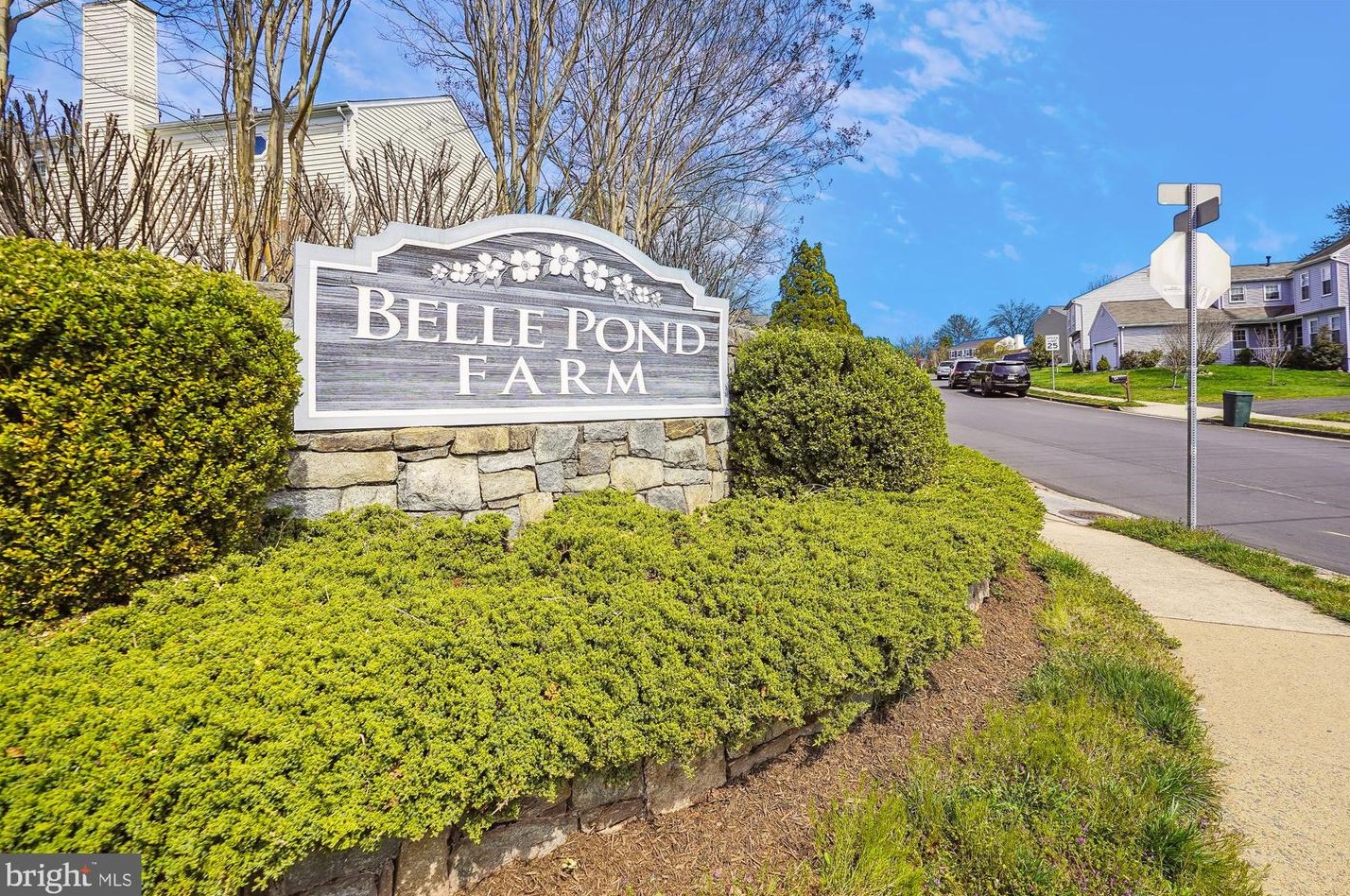 5513 Belle Pond Dr, Centreville, VA 20120-1669