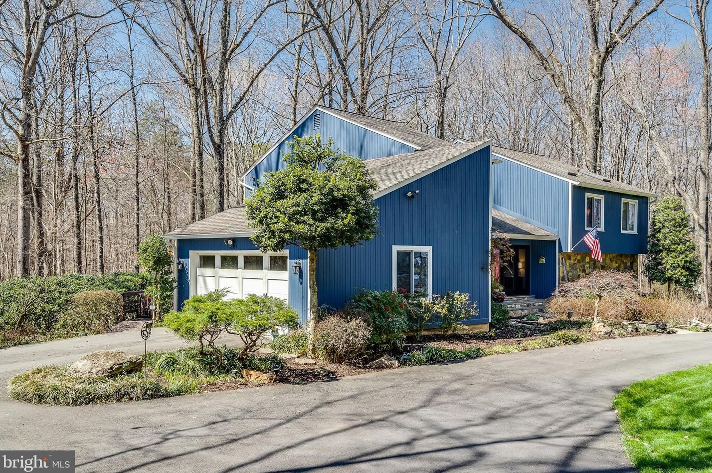 11555 Clara Barton Dr, Fairfax, VA 22039-1336