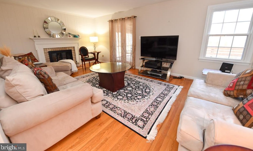 10802 Hunt Club Rd, Herndon, VA 20190