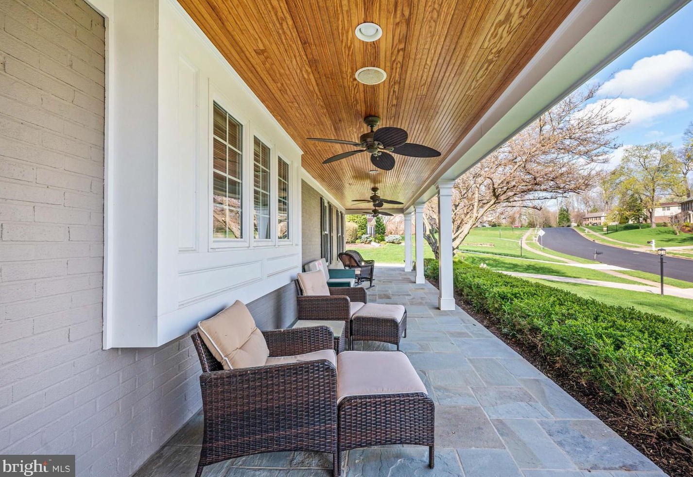 10025 Garrett St, Vienna VA  22181-3145 exterior