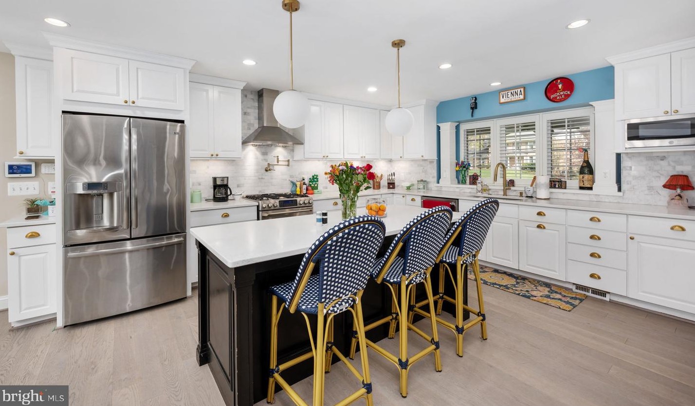 10025 Garrett St, Vienna VA  22181-3145 exterior