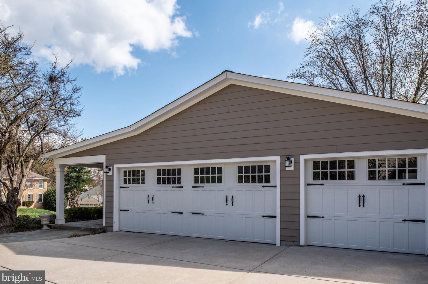 10025 Garrett St, Vienna VA  22181-3145 exterior