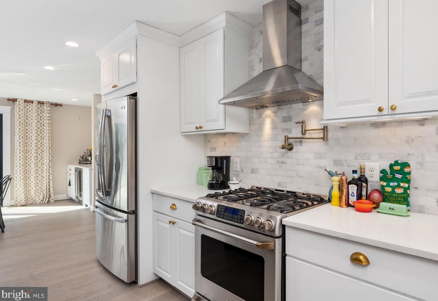 10025 Garrett St, Vienna VA  22181-3145 exterior