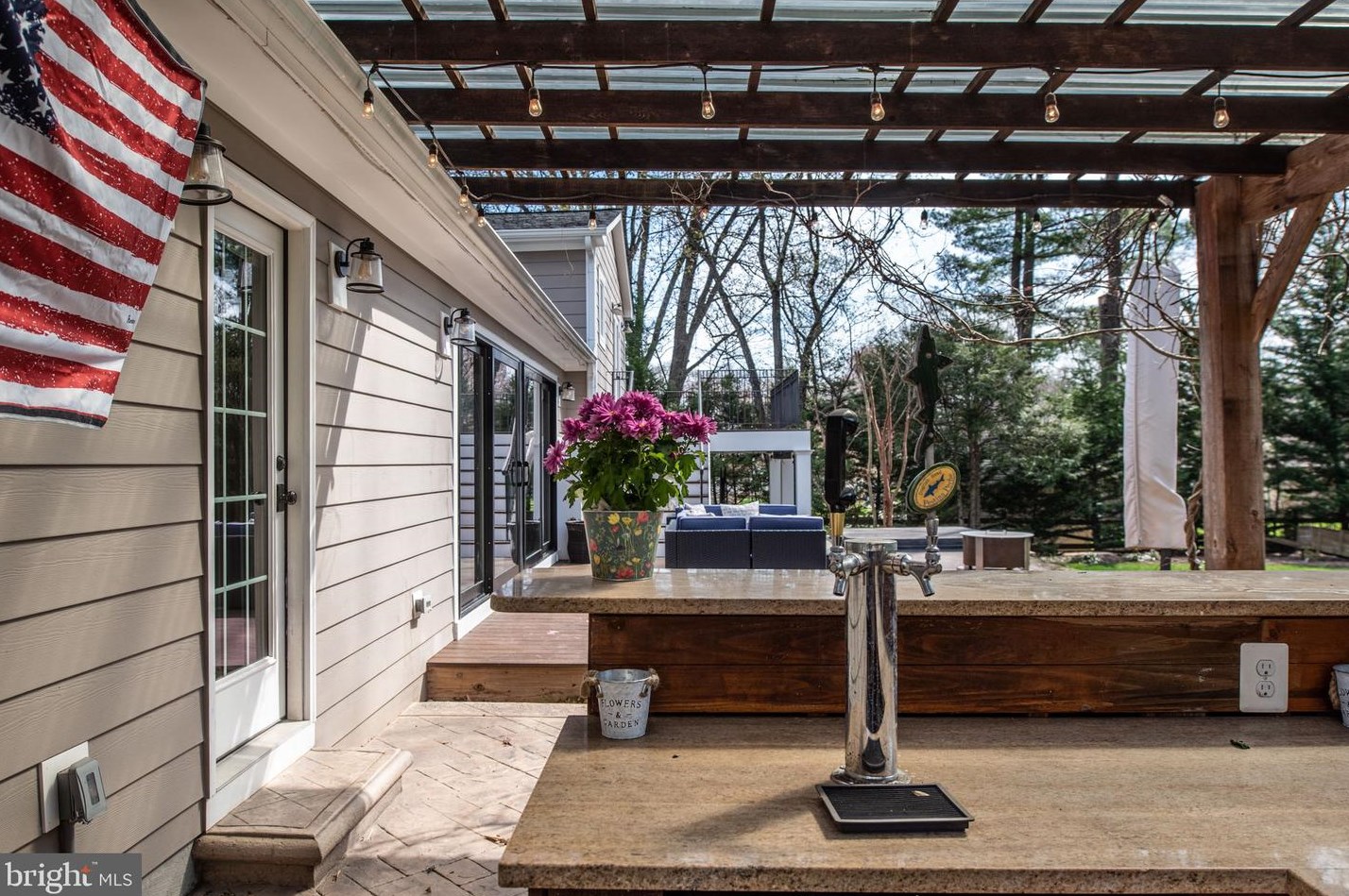 10025 Garrett St, Vienna VA  22181-3145 exterior