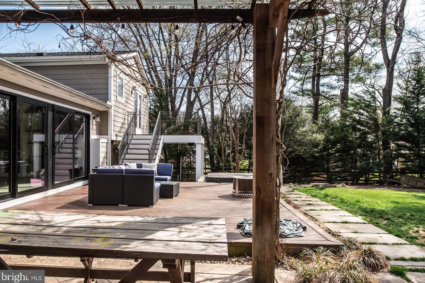 10025 Garrett St, Vienna VA  22181-3145 exterior