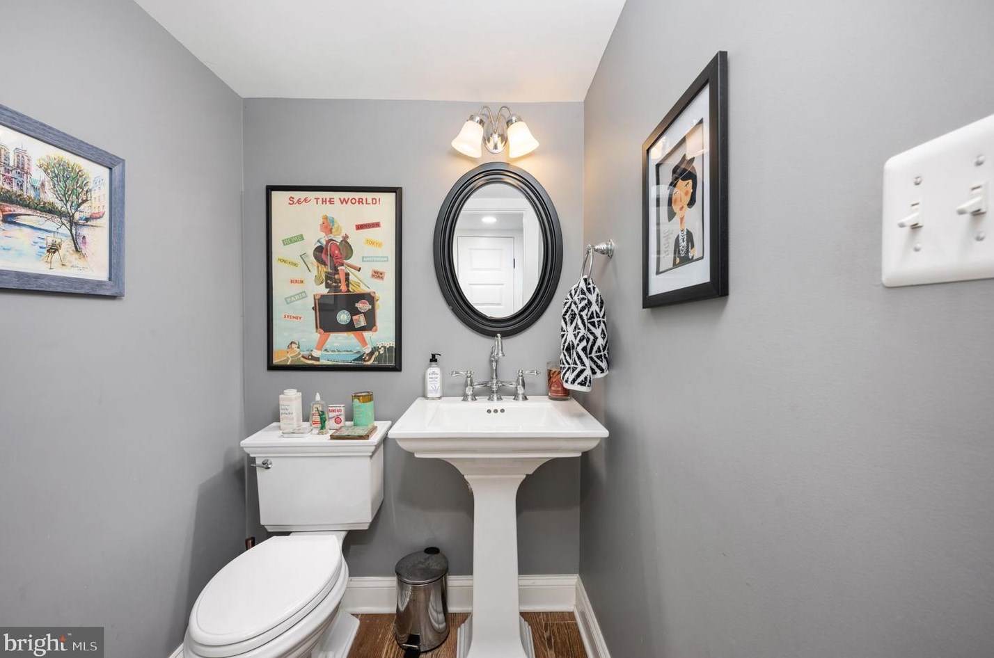 10025 Garrett St, Vienna VA  22181-3145 exterior