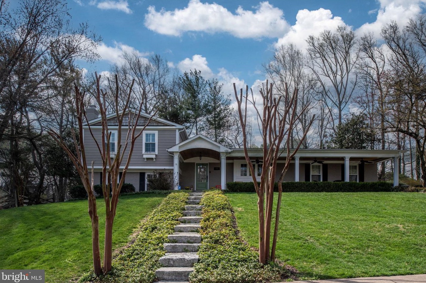 10025 Garrett St, Vienna VA  22181-3145 exterior