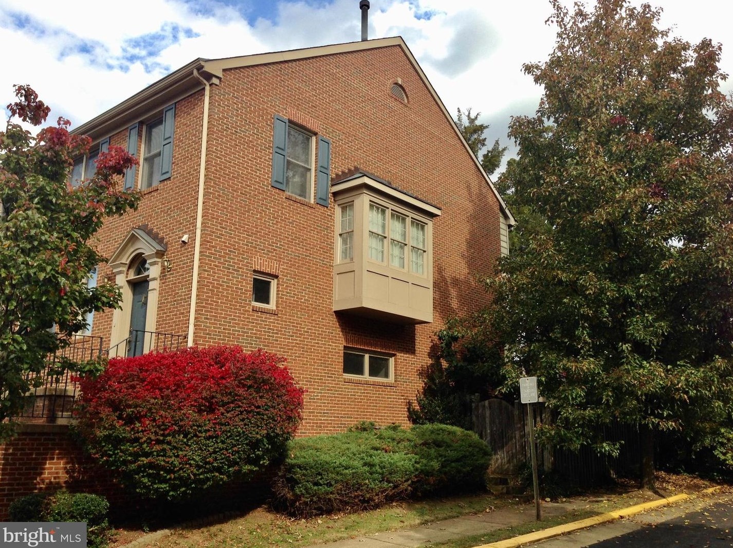 6212 Squires Hill Dr, Falls Church, VA 22044