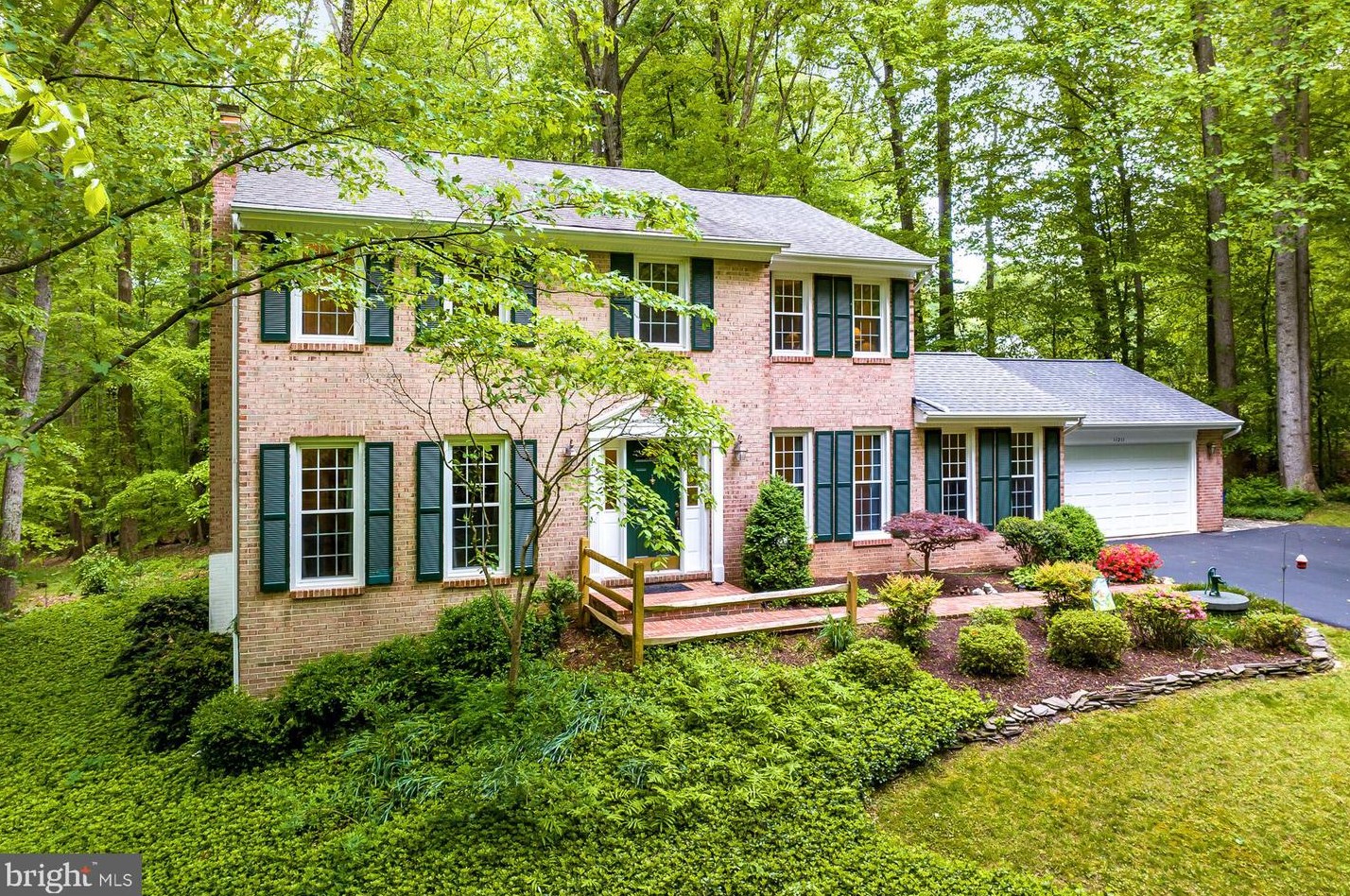 11211 Clara Barton Dr, Fairfax, VA 22039-1310