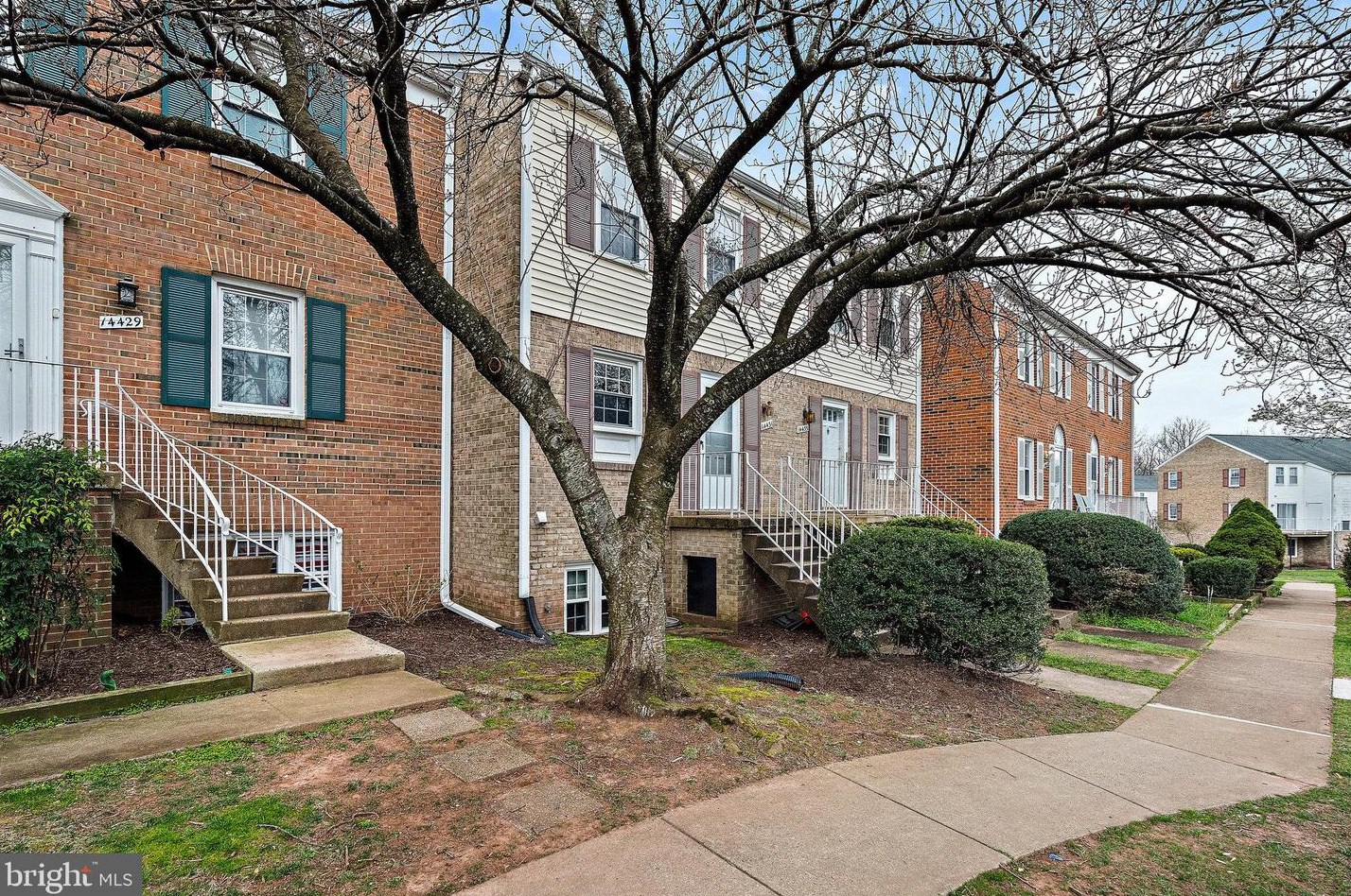 14431 Cool Oak Ln, Centreville, VA 20121-2280