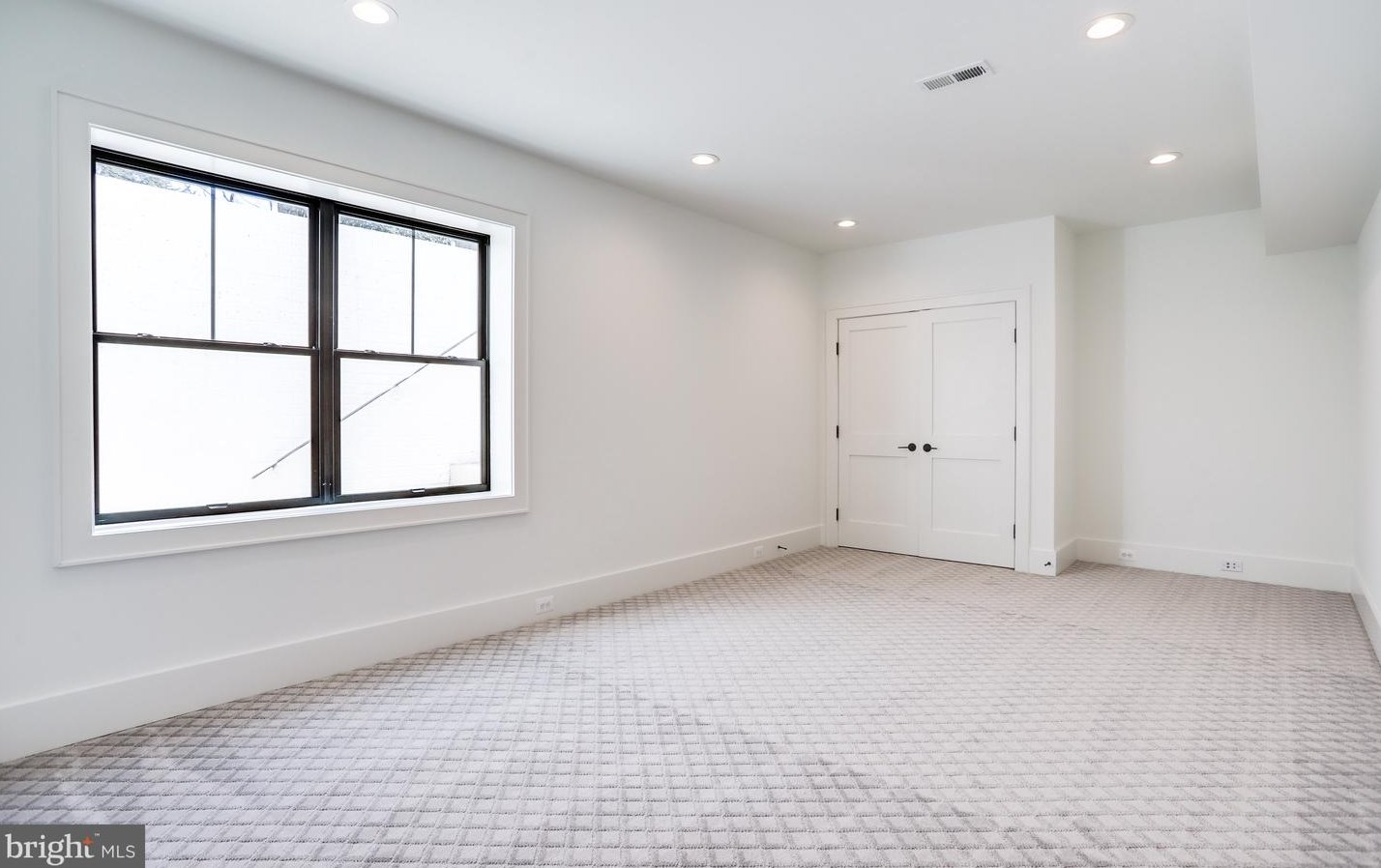 413 Cynthia Ln, Vienna VA  22180-3514 exterior