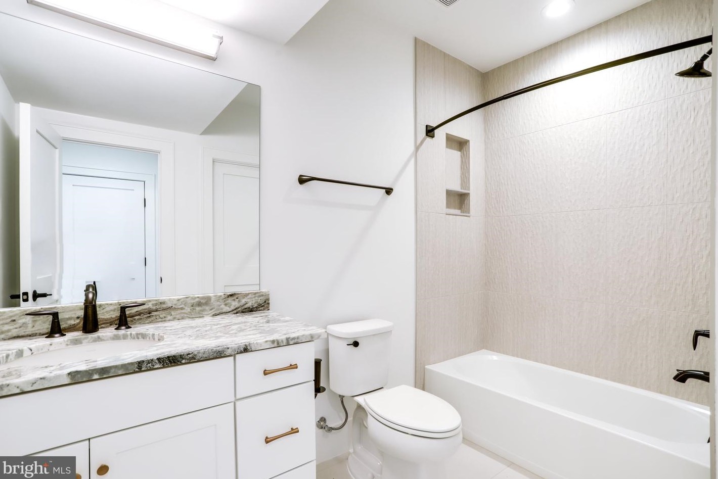 413 Cynthia Ln, Vienna VA  22180-3514 exterior
