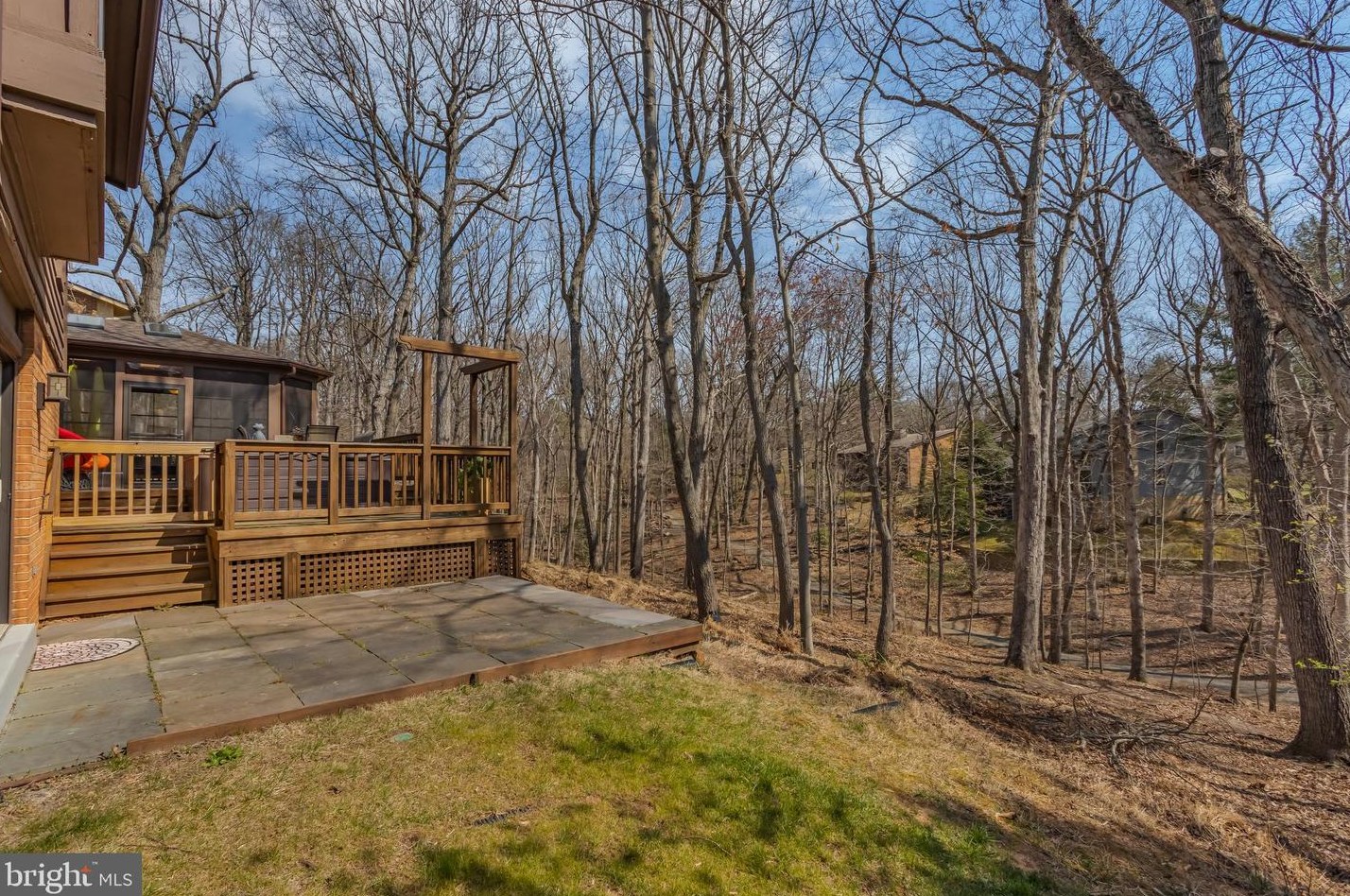 9119 Cricklewood Ct, Vienna VA  22182-1702 exterior