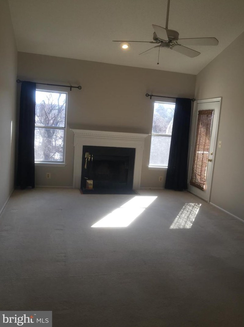 14325 Climbing Rose Way Apt 302, Centreville, VA 20121