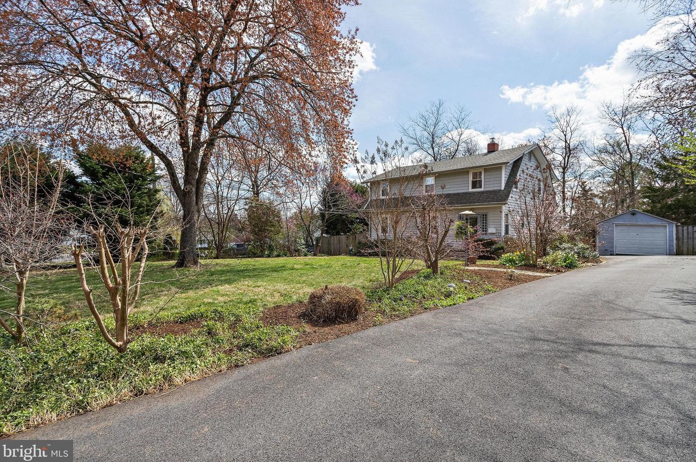 2932 Strathmeade St, Falls Church, VA 22042