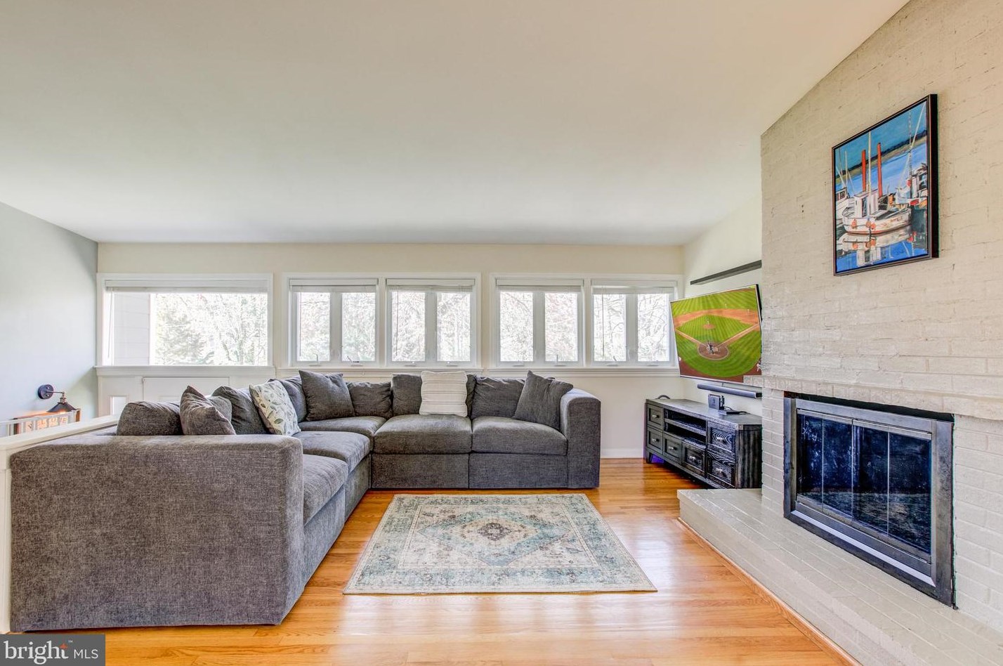 6124 Knollwood Dr, Falls Church, VA 22041