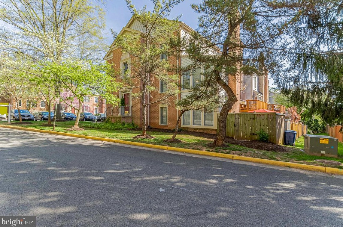 9611 Minstead Ct, Springfield, VA 22015